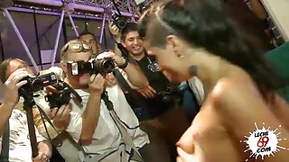 Điều phim sex jav khong che này camgirl người Colombia deepthroats cô ấy bạn trai của tinh ranh một cách sốt sắng