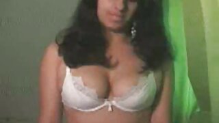 Hoochie tóc đỏ phục vụ hai chàng phim x không che trai cùng một lúc